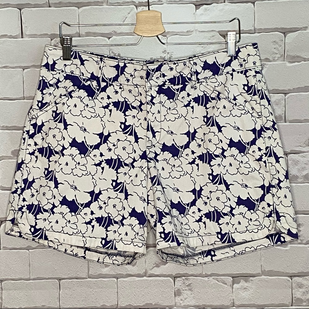 Lee Natural Fit Navy & White Flower Shorts Size 14